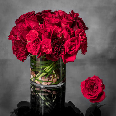 Beverly Hills Florist presents Crimson Reds for same day delivery! Includes Red Roses, Seasonal Greens and are accented with stones in a glass vase. Perfect for Love and Romance, Birthdays, Holiday and more!