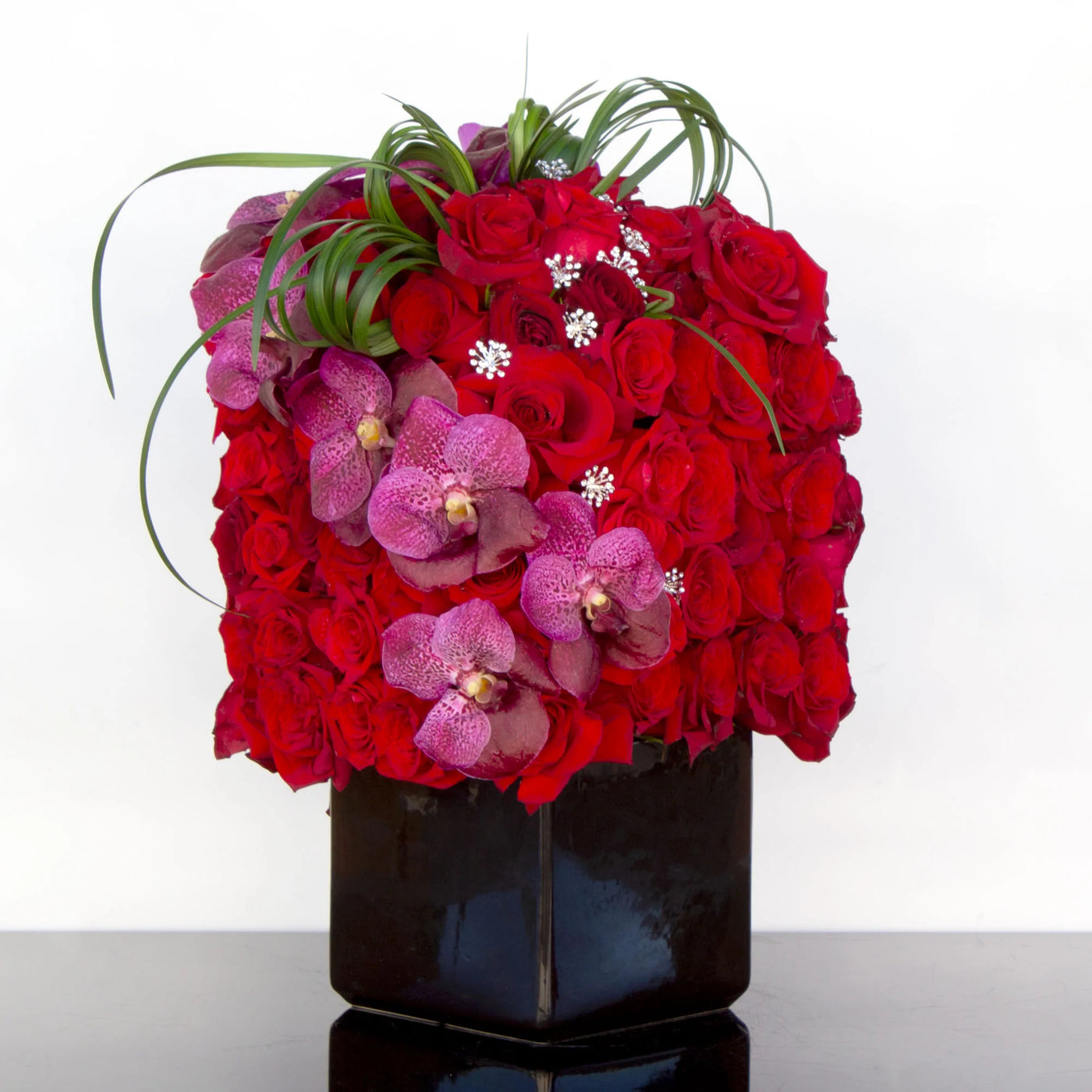 My Beverly Hills florist presents Atelier In Red for same day delivery ! This piece includes Red Roses, Orchids and greens. Perfect for Valentines Day, Birthdays and a way to say I love you with flowers !