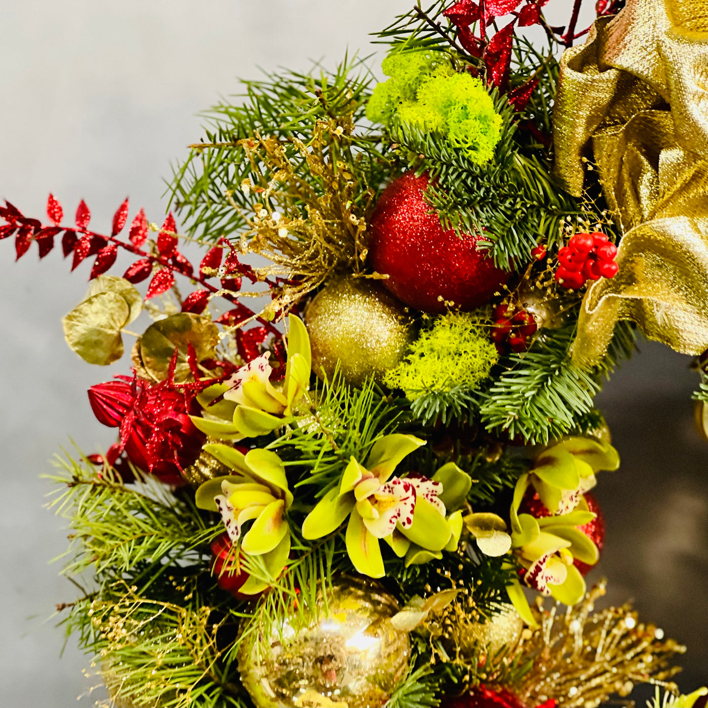 Luxurious Red and Gold Wreath - beverlyhillsflorist