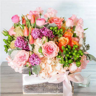 Our Boquet of Happiness is now avilable for same day delivery! My Beverly Hills Florist presents pink Roses, Hydrangeas, Orange Roses, Green Berries, Lilacs and Orange Tulips. Perfect for Birthdays, love and romance, welcomes, get well soon and more !