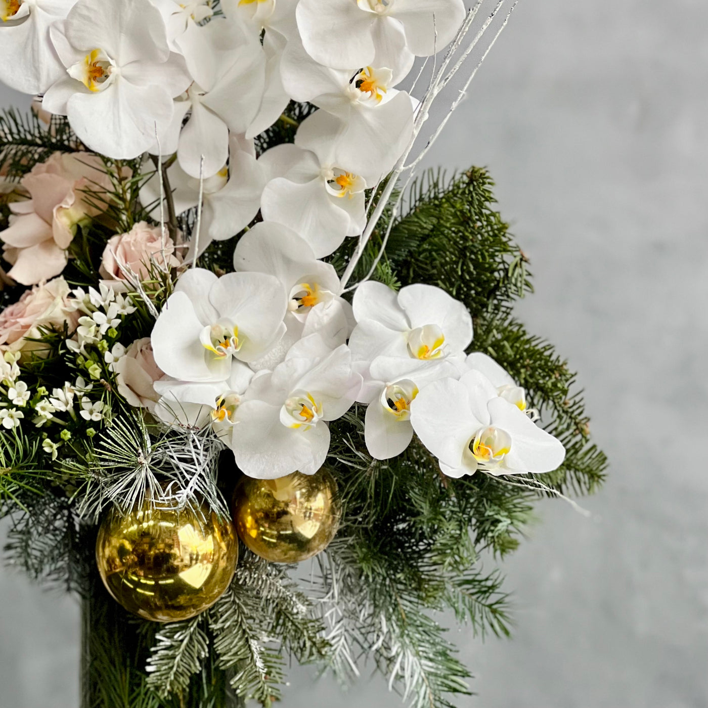 Sandy.... Holiday Designers Choice - beverlyhillsflorist
